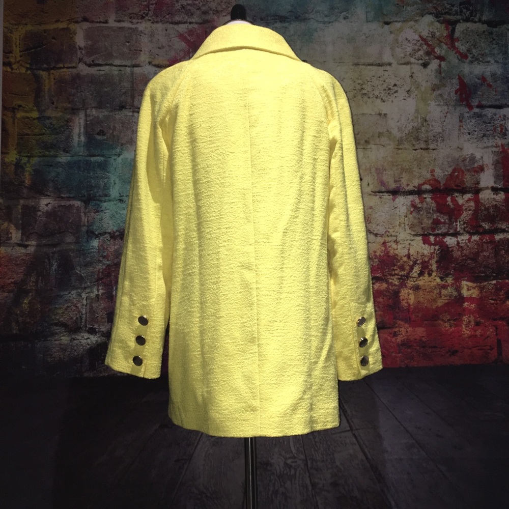 Yellow Coat - Picture 2 of 6